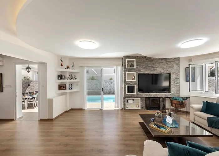 Accomoteleia Crystal Lagoon Villa