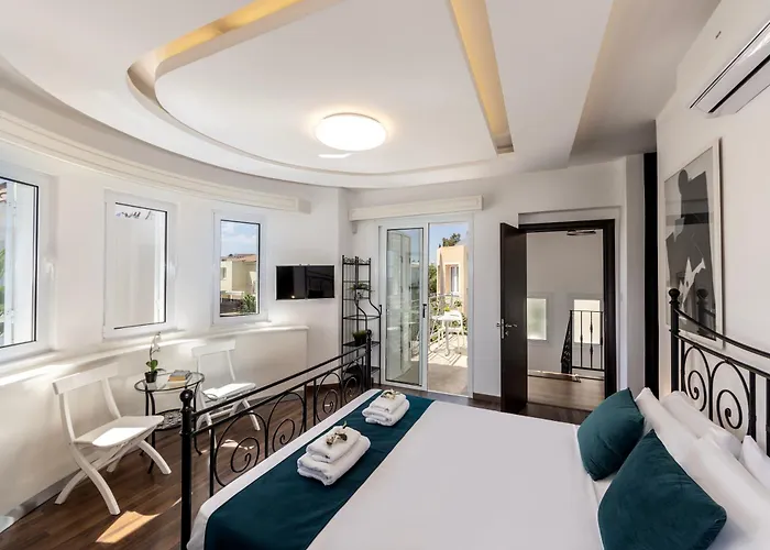 Accomoteleia Crystal Lagoon Villa