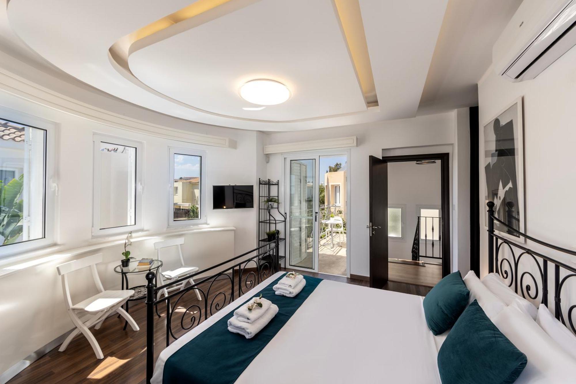 Accomoteleia Crystal Lagoon