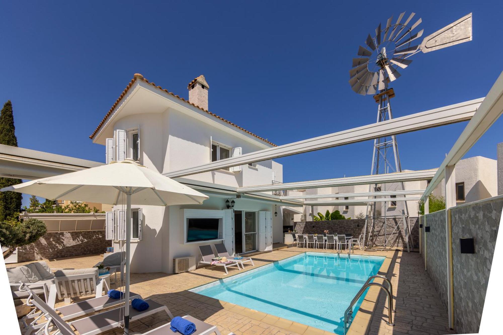 Accomoteleia Crystal Lagoon Villa