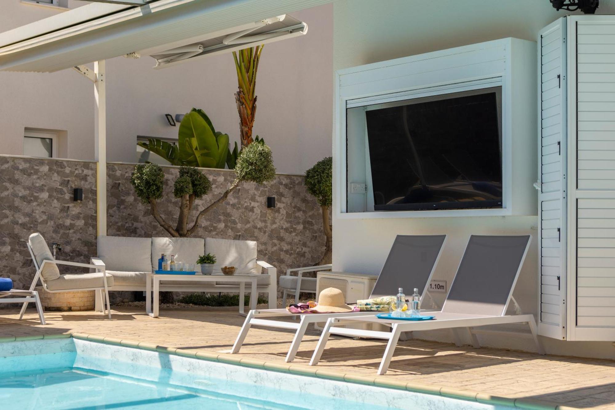 Accomoteleia Crystal Lagoon Villa Protaras